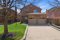 10 LINDEN LANE  Whitchurch-Stouffville (Stouffville), ON L4A 5S1