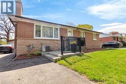 874 FRANCIS Road  Burlington, ON L7T 3Y2
