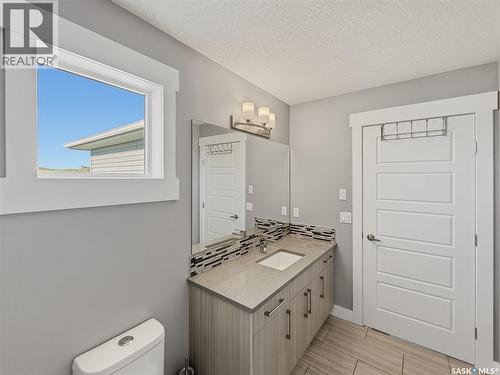 637 Douglas Drive, Swift Current, SK - Indoor Photo Showing Bathroom