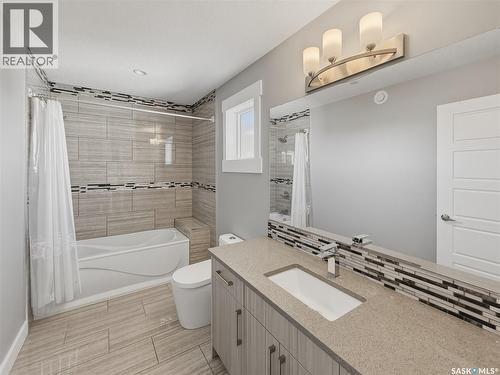 637 Douglas Drive, Swift Current, SK - Indoor Photo Showing Bathroom