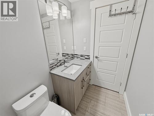 637 Douglas Drive, Swift Current, SK - Indoor Photo Showing Bathroom