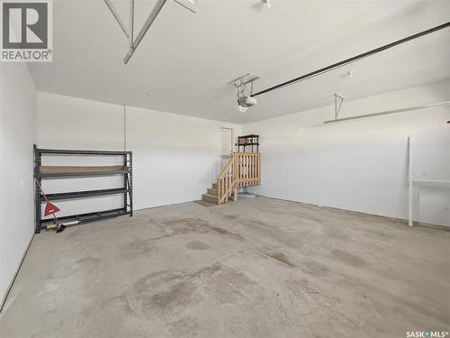 637 Douglas Drive, Swift Current, SK - Indoor Photo Showing Garage