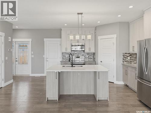 637 Douglas Drive, Swift Current, SK - Indoor Photo Showing Kitchen With Upgraded Kitchen