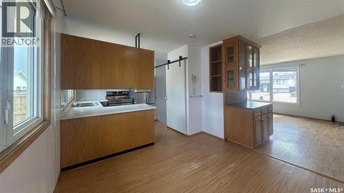 3918 Centennial Drive, Saskatoon, SK - Indoor Photo Showing Kitchen