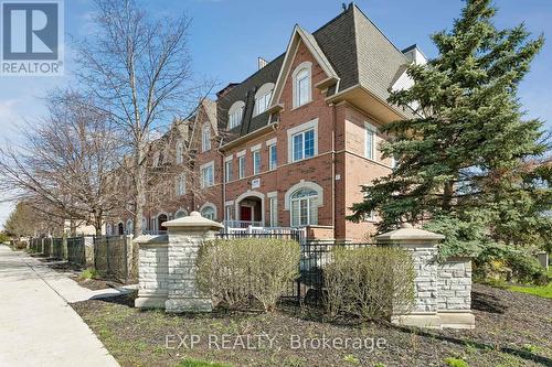 13 - 3055 ELMCREEK ROAD  Mississauga, ON L5B 4J9