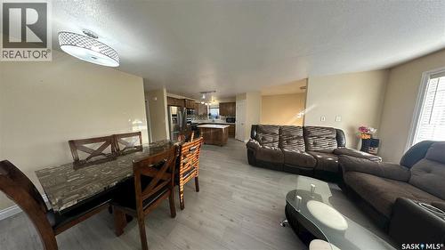 415 Coad Manor, Saskatoon, SK - Indoor Photo Showing Living Room