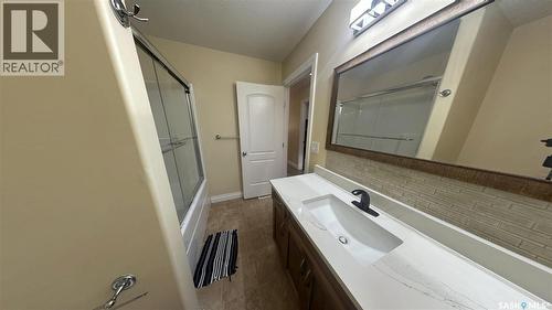 415 Coad Manor, Saskatoon, SK - Indoor Photo Showing Bathroom