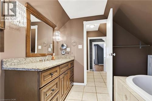 14 Cambridge Avenue, Hamilton, ON - Indoor Photo Showing Bathroom