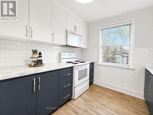 386 Whitney Avenue, Hamilton, ON - Indoor Photo Showing Kitchen