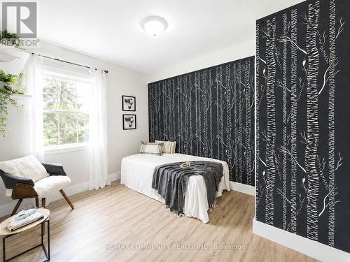 386 Whitney Avenue, Hamilton, ON - Indoor Photo Showing Bedroom