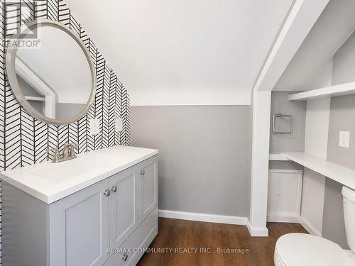 386 Whitney Avenue, Hamilton, ON - Indoor Photo Showing Bathroom