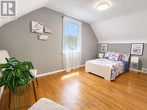 386 Whitney Avenue, Hamilton, ON - Indoor Photo Showing Bedroom