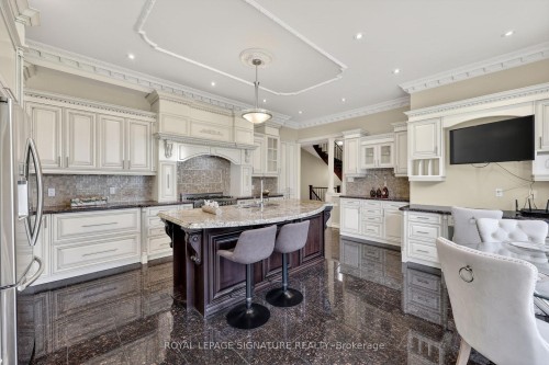 26 Alai Circle, Markham, ON - Indoor Photo Showing Kitchen With Upgraded Kitchen