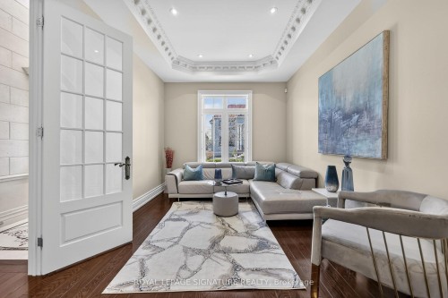 26 Alai Circle, Markham, ON - Indoor Photo Showing Living Room