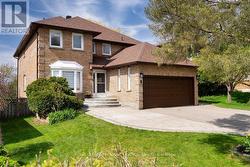 8 MARCHWOOD CRESCENT Richmond Hill, ON L4C 8M8