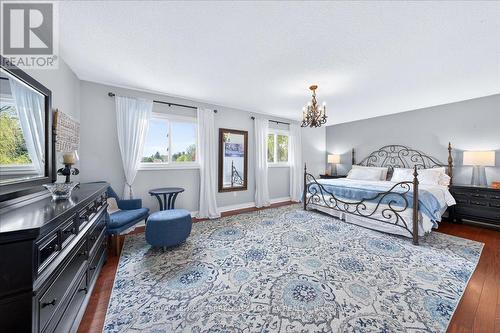8 Marchwood Crescent, Richmond Hill, ON - Indoor Photo Showing Bedroom