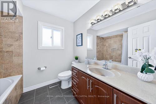 8 Marchwood Crescent, Richmond Hill, ON - Indoor Photo Showing Bathroom