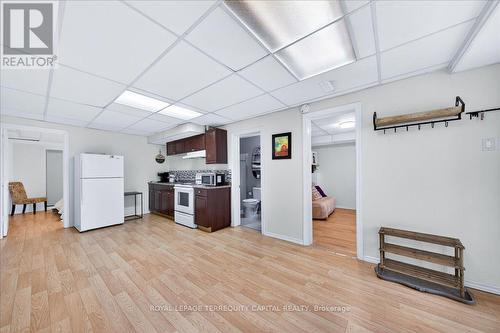 8 Marchwood Crescent, Richmond Hill, ON - Indoor Photo Showing Kitchen