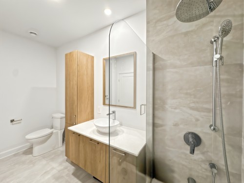 Bathroom - 702-125 Rue Des Marronniers, Candiac, QC - Indoor Photo Showing Bathroom