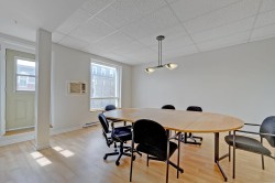 753 Av. du Mont-Royal E.  Montréal (Le Plateau-Mont-Royal), QC H2J 1W8