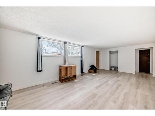 12825 102 St Nw, Edmonton, AB - Indoor