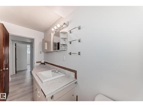 12825 102 St Nw, Edmonton, AB - Indoor