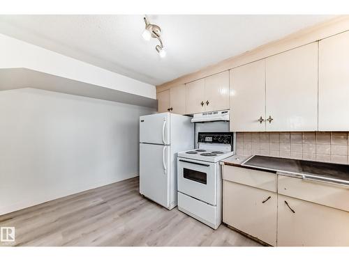 12825 102 St Nw, Edmonton, AB - Indoor Photo Showing Kitchen
