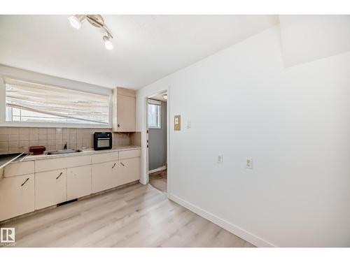 12825 102 St Nw, Edmonton, AB - Indoor Photo Showing Kitchen