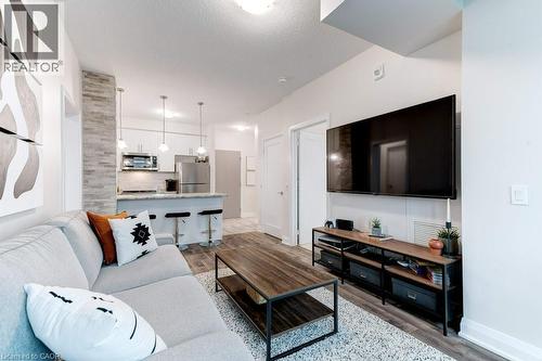 16 Concord Place Unit# 123, Grimsby, ON - Indoor Photo Showing Living Room