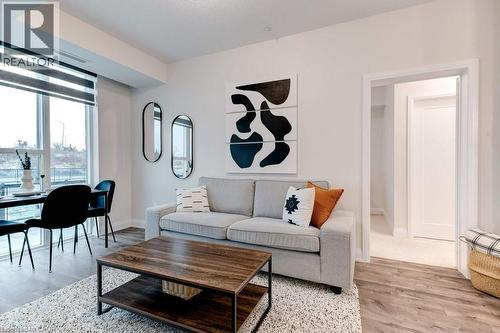 16 Concord Place Unit# 123, Grimsby, ON - Indoor Photo Showing Living Room