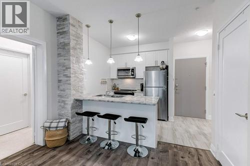 16 Concord Place Unit# 123, Grimsby, ON - Indoor Photo Showing Kitchen With Upgraded Kitchen