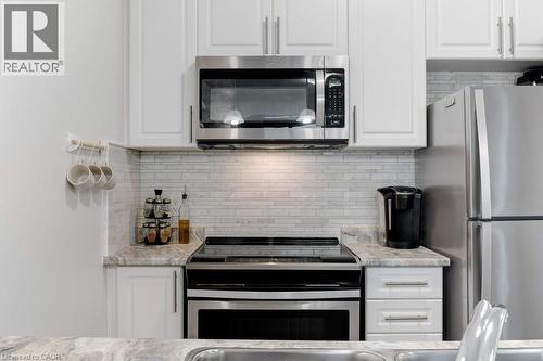 16 Concord Place Unit# 123, Grimsby, ON - Indoor Photo Showing Kitchen With Upgraded Kitchen
