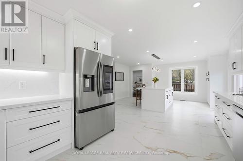 2531 Morrison Avenue, Mississauga, ON - Indoor Photo Showing Kitchen With Upgraded Kitchen