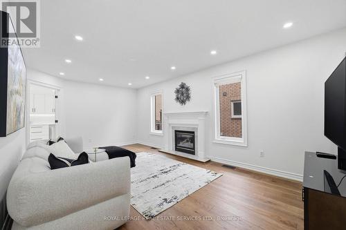 2531 Morrison Avenue, Mississauga, ON - Indoor Photo Showing Living Room With Fireplace