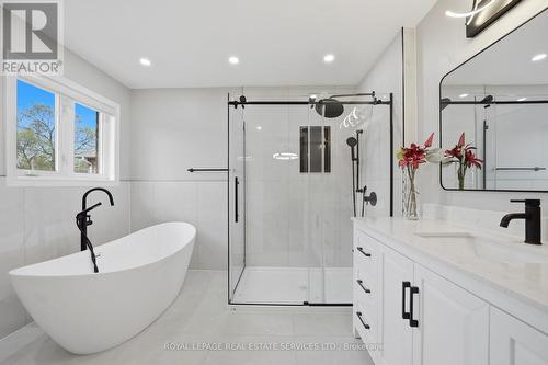 2531 Morrison Avenue, Mississauga, ON - Indoor Photo Showing Bathroom