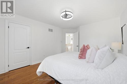2531 Morrison Avenue, Mississauga, ON - Indoor Photo Showing Bedroom