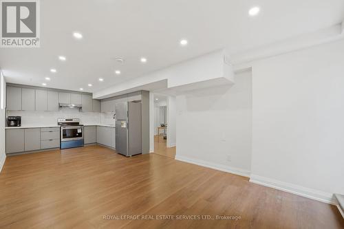 2531 Morrison Avenue, Mississauga, ON - Indoor Photo Showing Kitchen