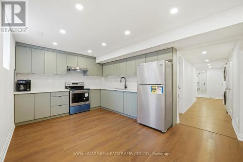 2531 Morrison Avenue, Mississauga, ON - Indoor Photo Showing Kitchen