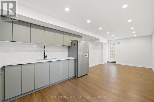 2531 Morrison Avenue, Mississauga, ON - Indoor Photo Showing Kitchen