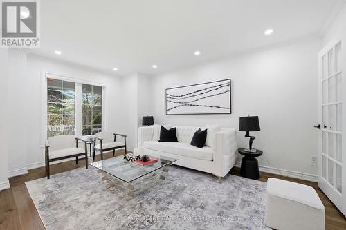 2531 Morrison Avenue, Mississauga, ON - Indoor Photo Showing Living Room