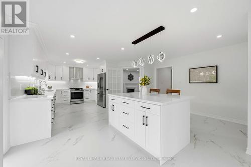 2531 Morrison Avenue, Mississauga, ON - Indoor Photo Showing Kitchen