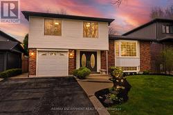 694 MULLIN WAY  Burlington, ON L7L 4J7