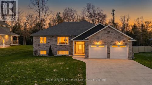 14 SUNSET PLACE  Huron-Kinloss, ON N2Z 2X3