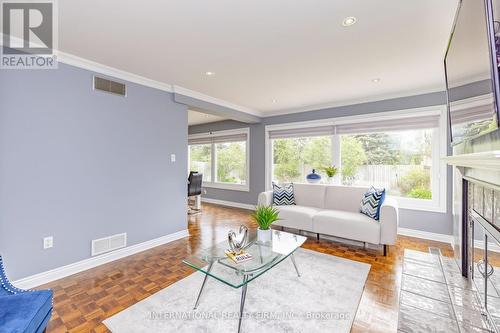 1236 Fleet Street, Mississauga, ON - Indoor Photo Showing Living Room