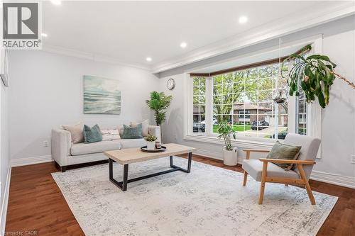 694 Mullin Way, Burlington, ON - Indoor Photo Showing Living Room