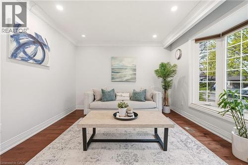 694 Mullin Way, Burlington, ON - Indoor Photo Showing Living Room
