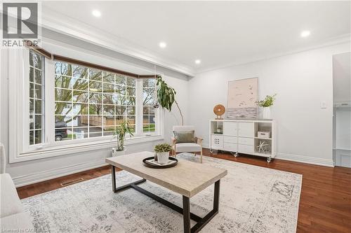 694 Mullin Way, Burlington, ON - Indoor Photo Showing Living Room