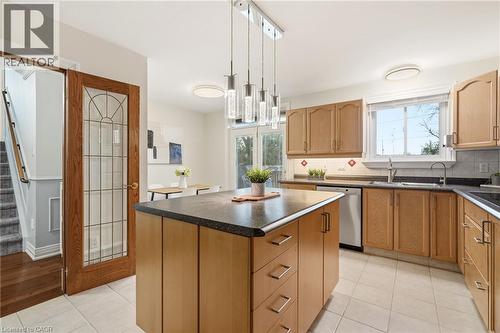 694 Mullin Way, Burlington, ON - Indoor Photo Showing Kitchen