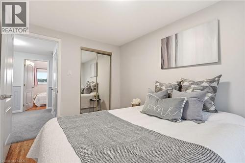 694 Mullin Way, Burlington, ON - Indoor Photo Showing Bedroom