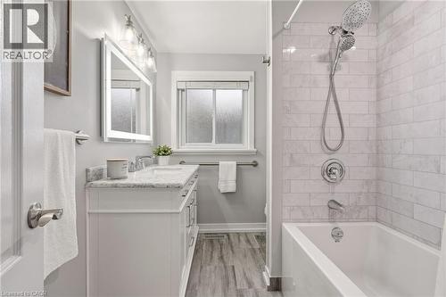 694 Mullin Way, Burlington, ON - Indoor Photo Showing Bathroom